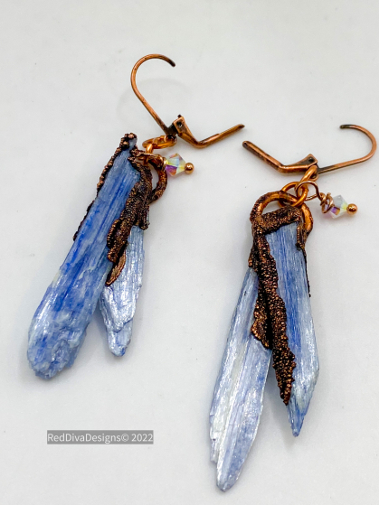 Kyanite slivers