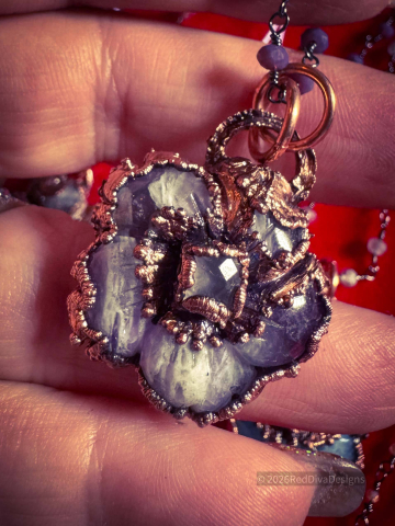 Chevron Amethyst too Flower
